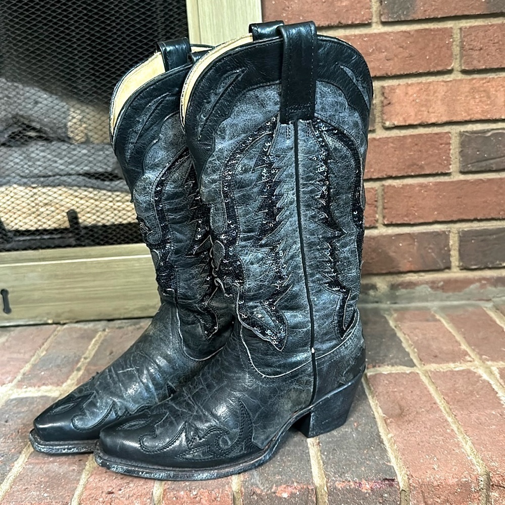 Like New boots Black with Sequins detail Women Size 5 M ( fits shoes size 51/2)